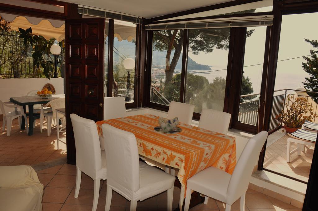Villa Laura Sea View Apartments Santa Maria di Castellabate Exterior photo